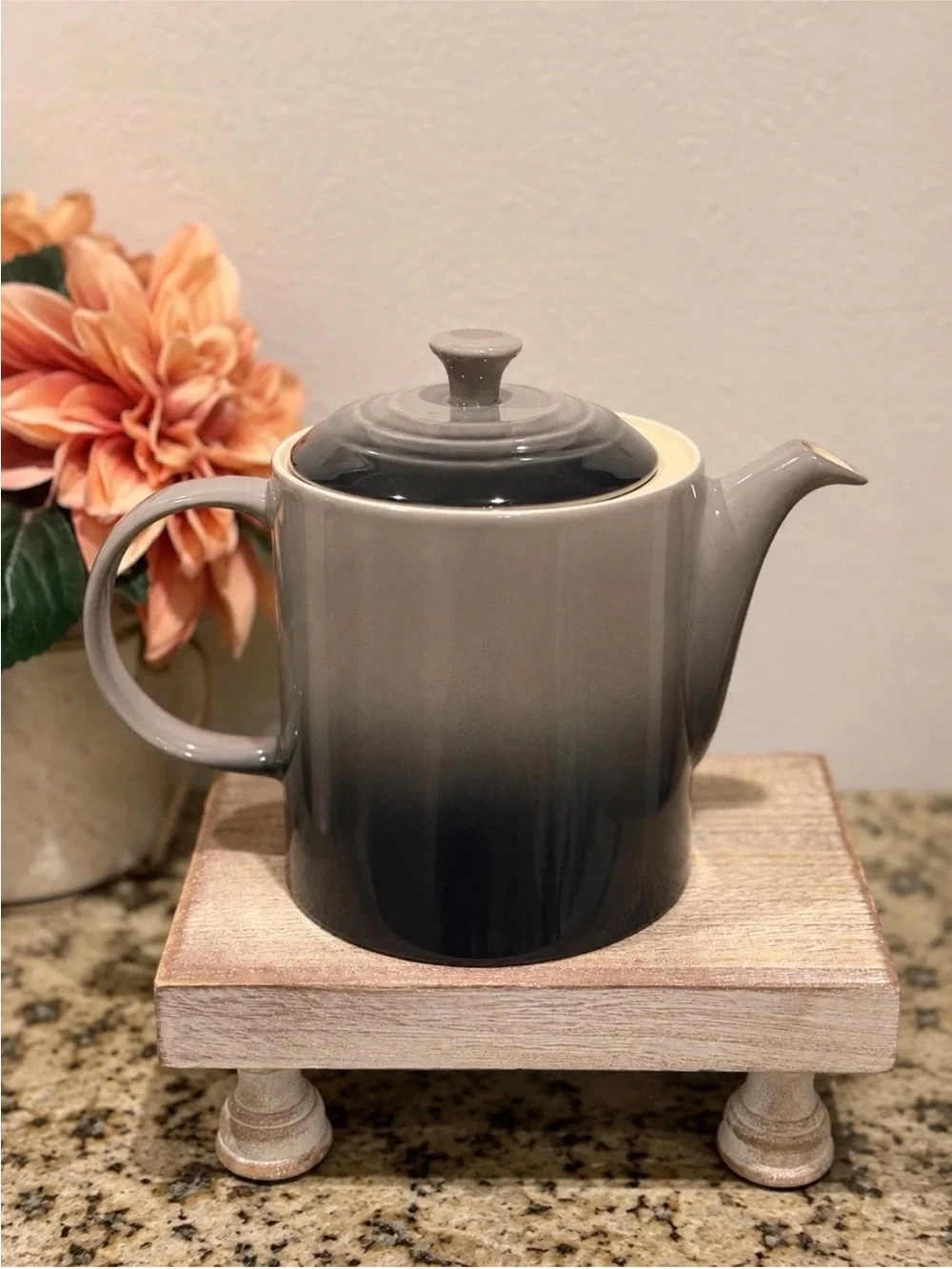 LE CREUSET Grand Teapot 1.3 Liter Large Stoneware Flint- NEW